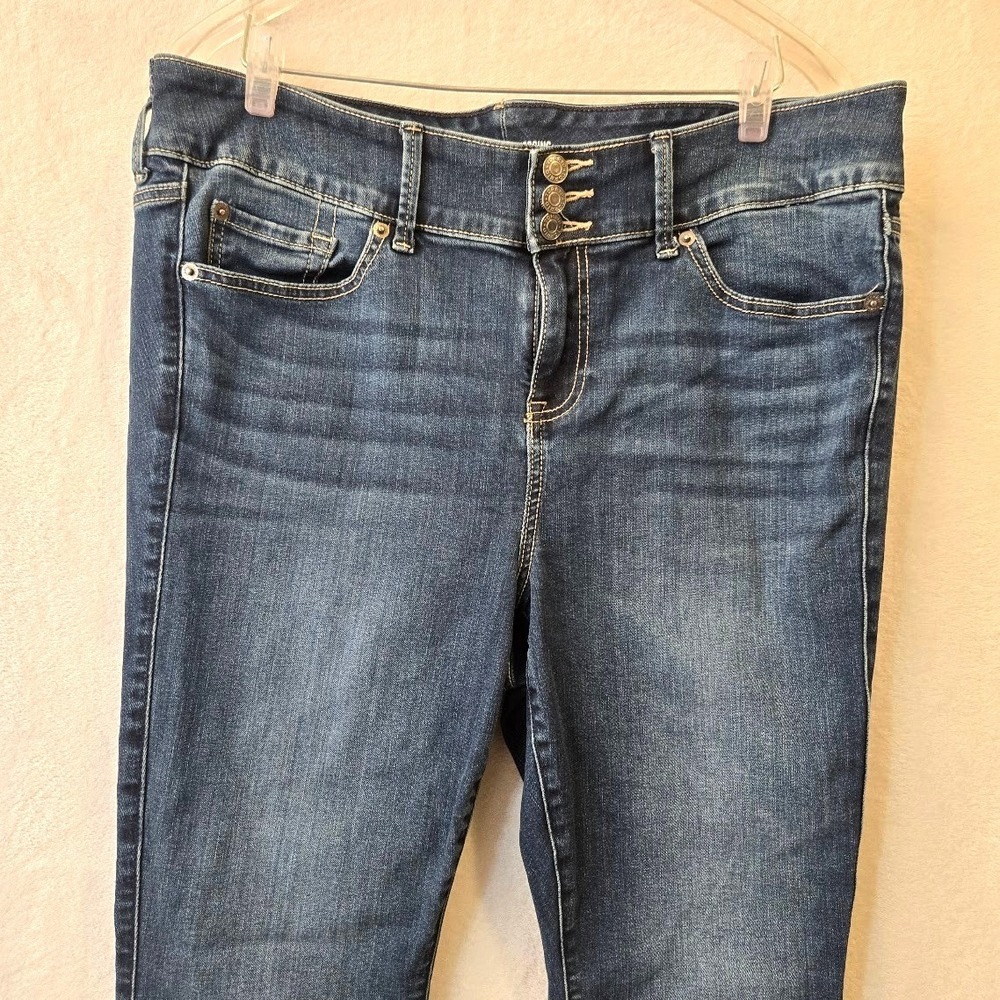 Torrid Womens Super Soft Jegging Dark Wash Denim Casual 16S Short - Picture 3 of 11